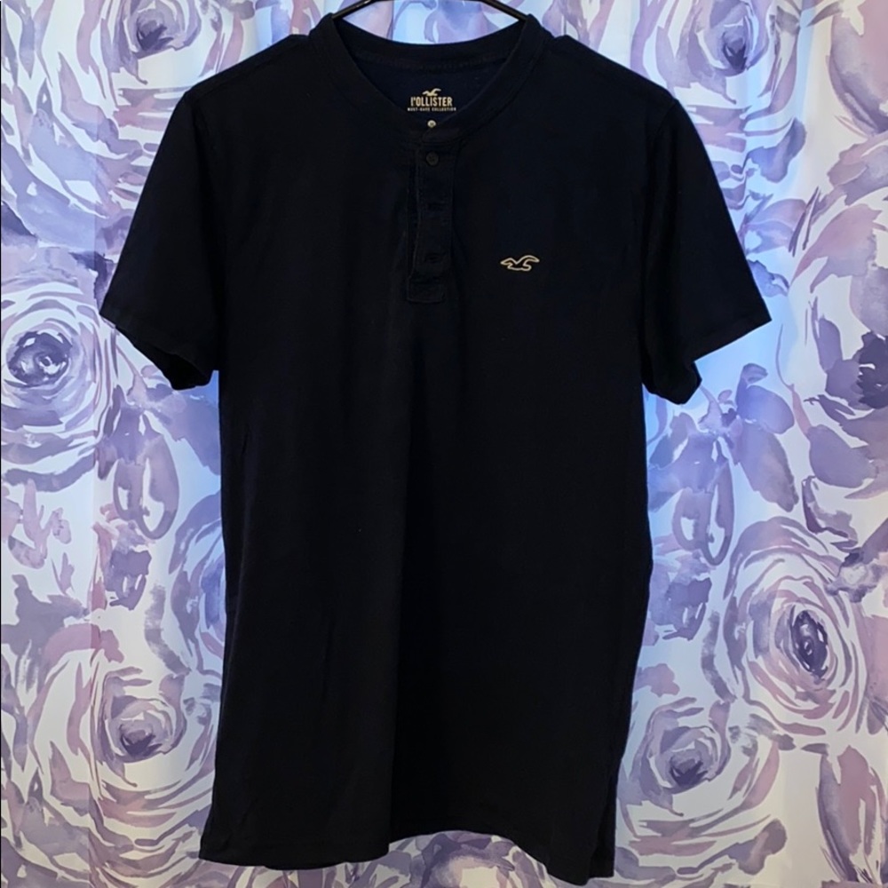 Hollister dark blue tee